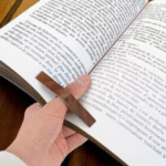 Book Page Holder -Handmade Novel Walnut Thumb Wood Book Holder - Useful Gifts for Reading (2Pcs) - Image 3